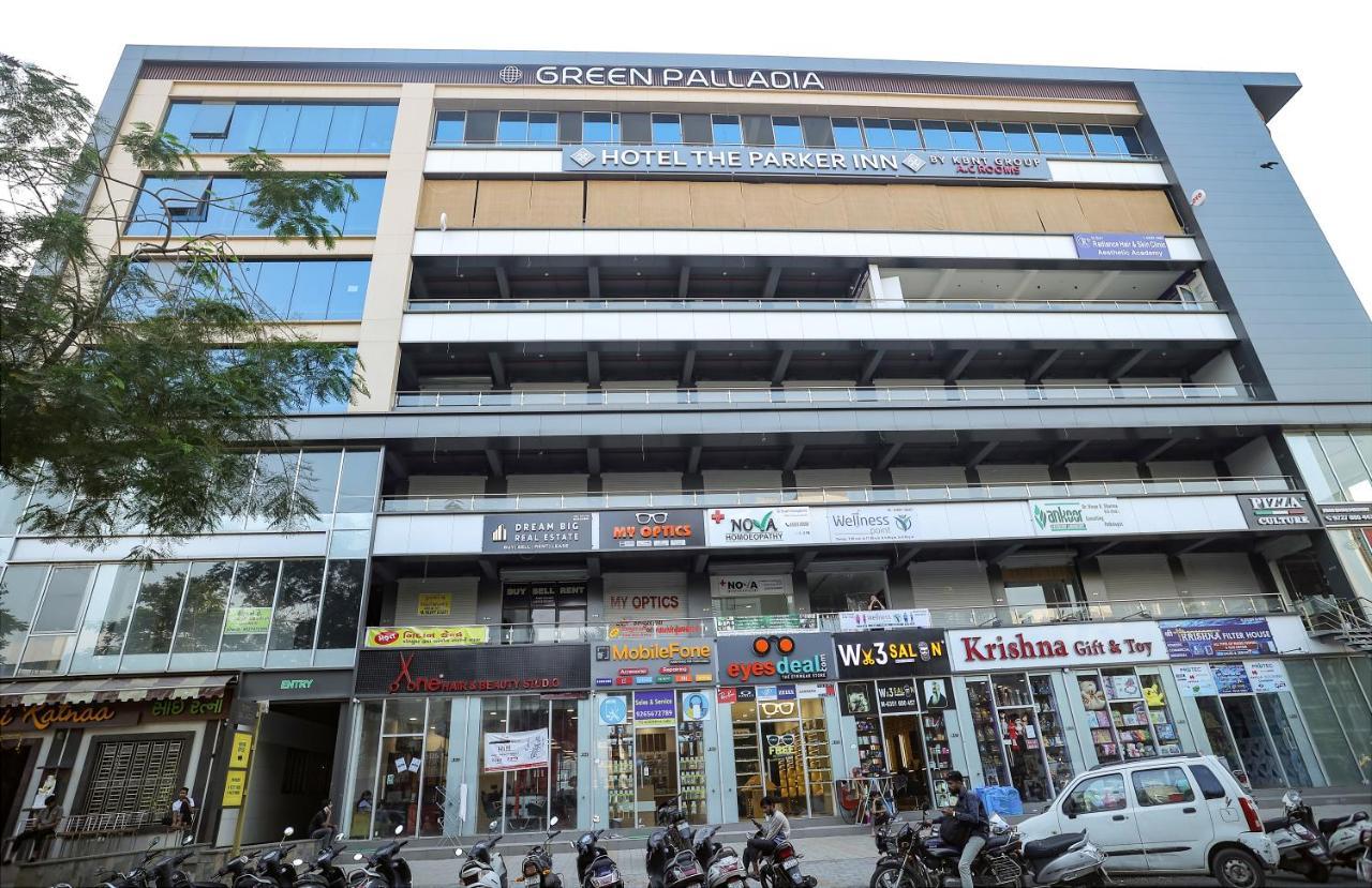 Hotel The Parker Inn By Kbnt Group Surat Exterior foto