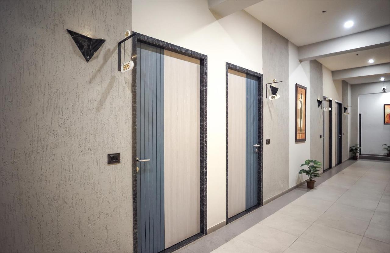 Hotel The Parker Inn By Kbnt Group Surat Exterior foto